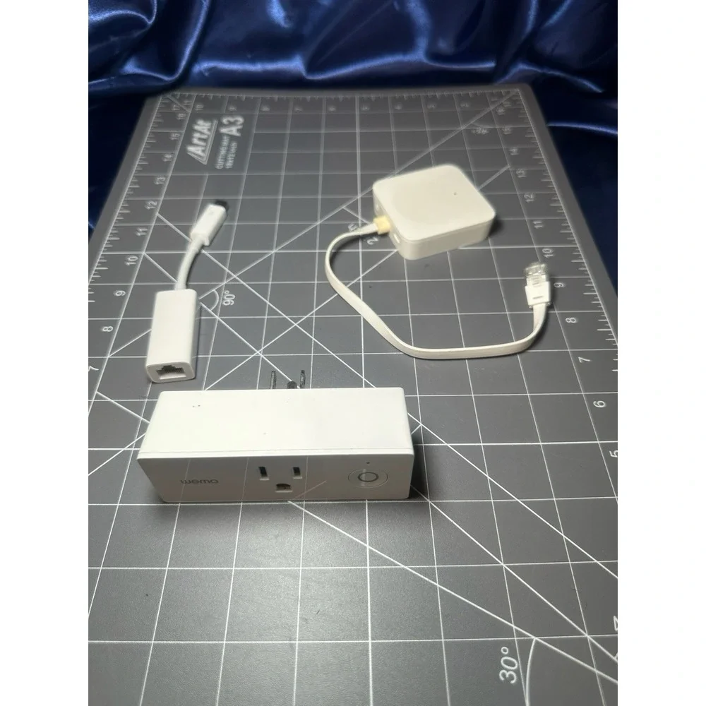 Wemo Mini Smart Plug + Wemo Bridge F7C074 + Apple A1433 Ethernet Adapter - Picture 1 of 16